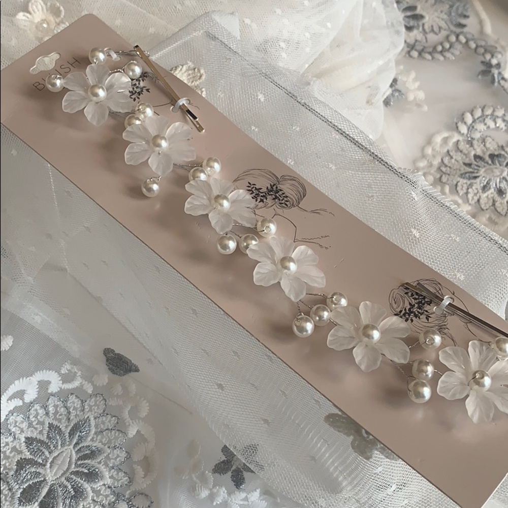 Hair pin bridal hair updo’s pearl silver floral clip/pin. New